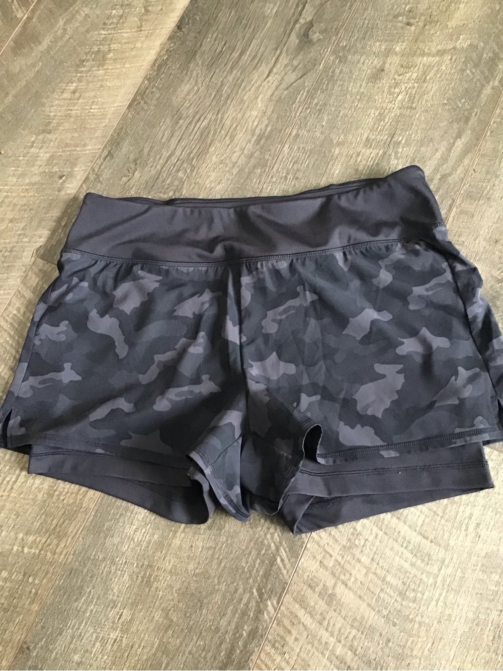 90 Degree By Reflex Women's Dark Gray Camo Athletic Shorts